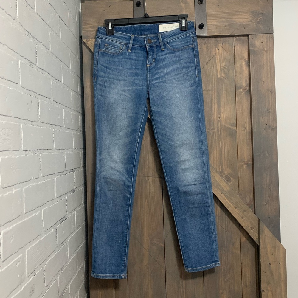 Treasure & Bond straight leg jeans